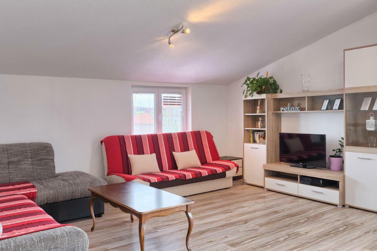 Vila Milla Premantura Exteriör bild