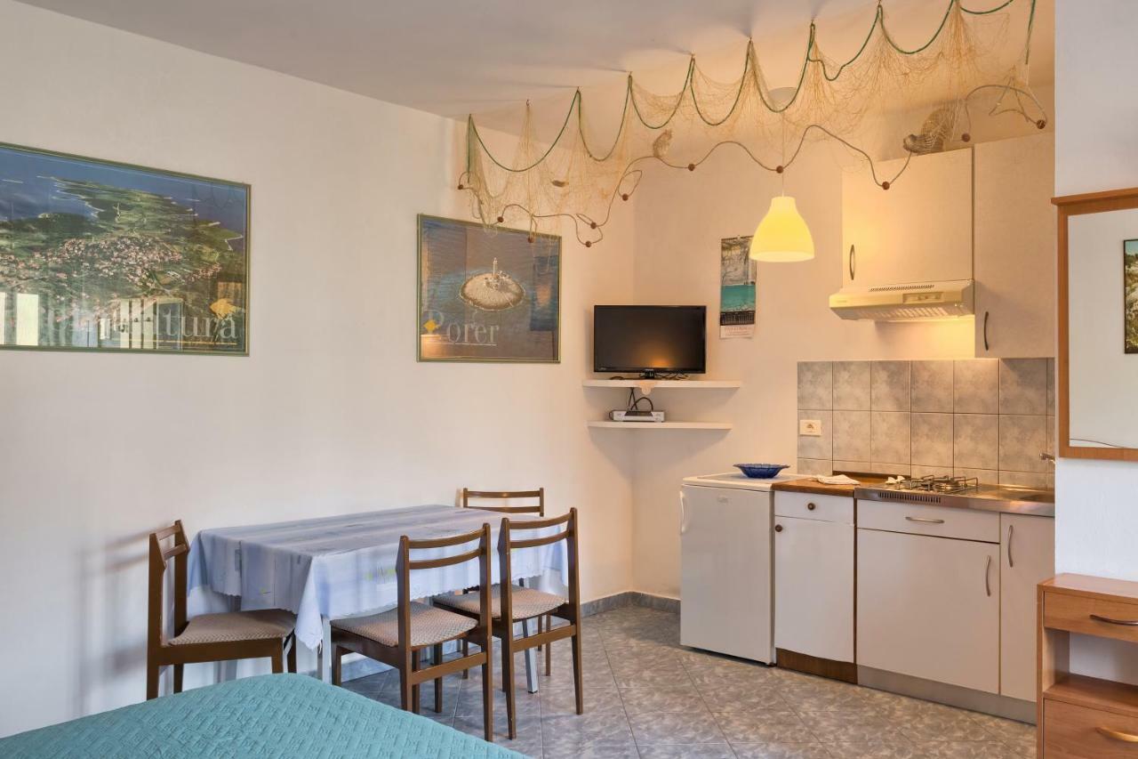 Vila Milla Premantura Exteriör bild