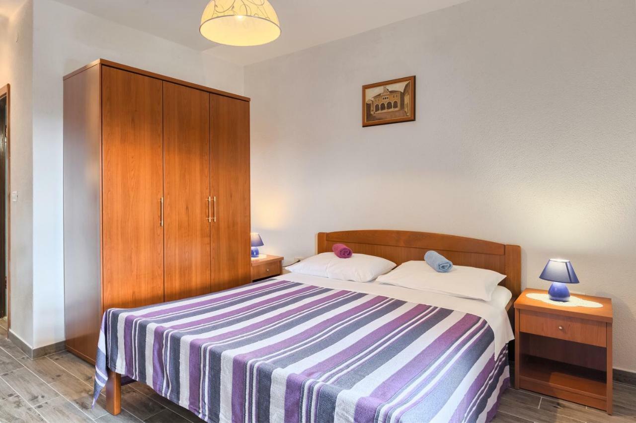 Vila Milla Premantura Exteriör bild