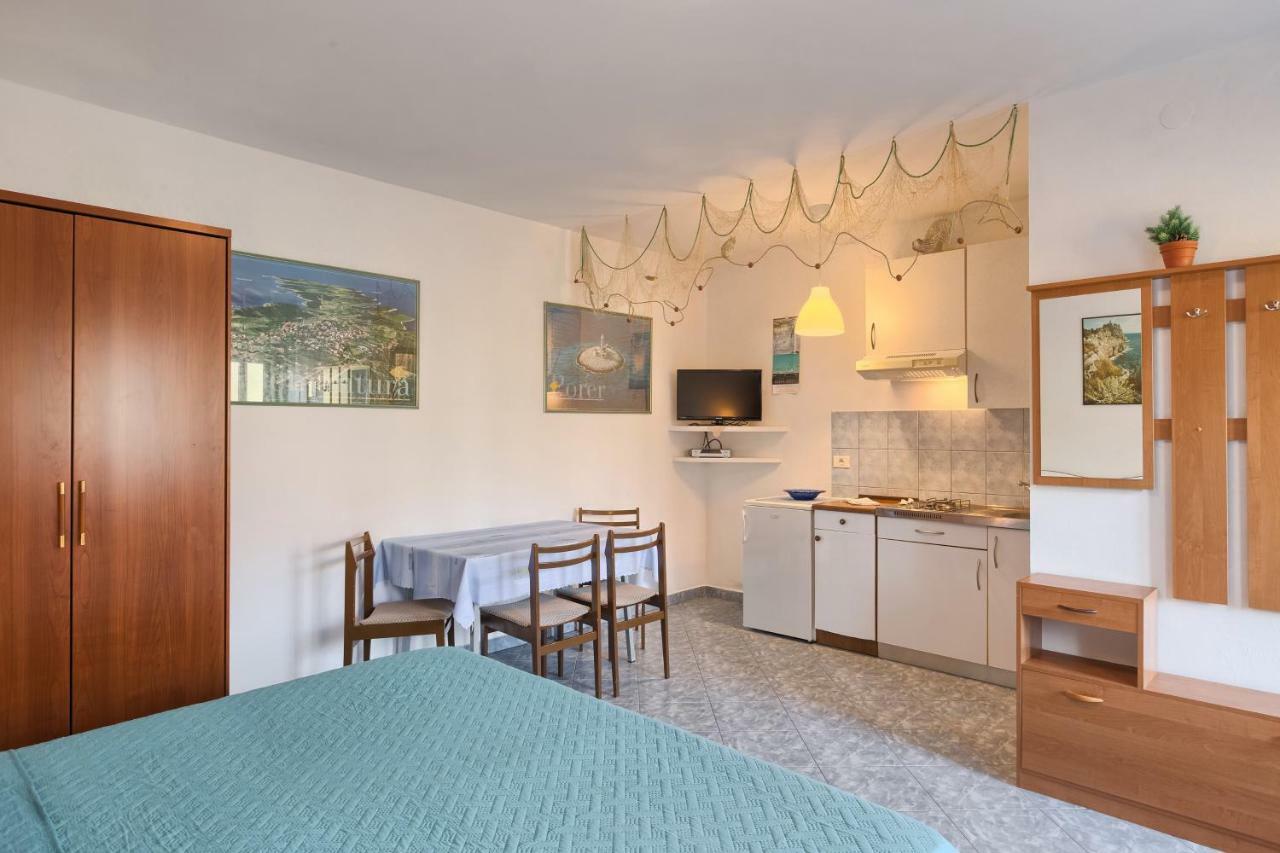 Vila Milla Premantura Exteriör bild