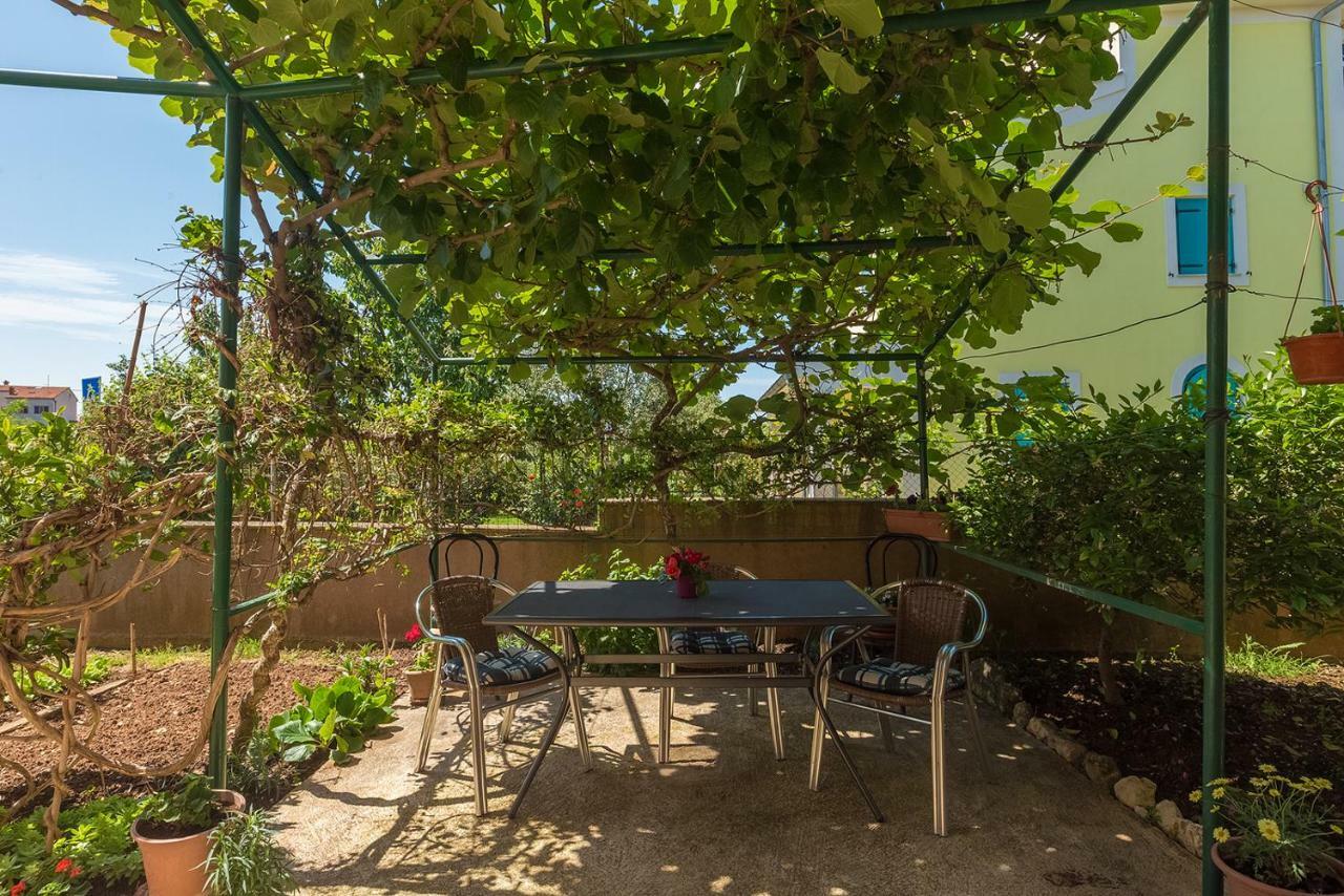 Vila Milla Premantura Exteriör bild