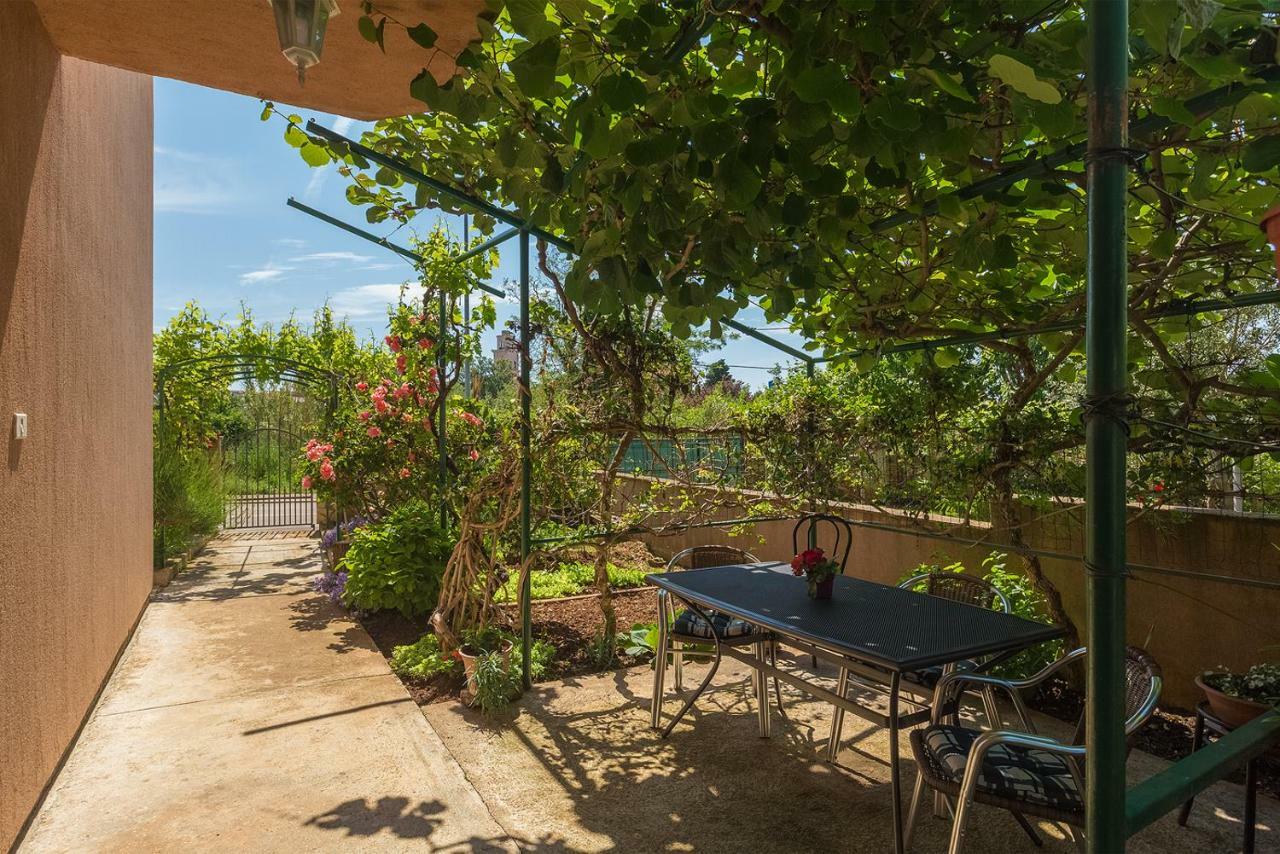 Vila Milla Premantura Exteriör bild