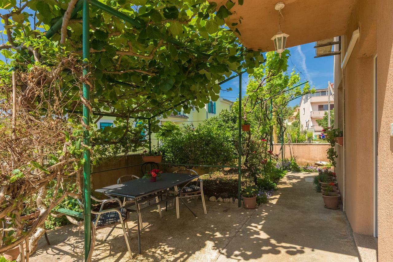 Vila Milla Premantura Exteriör bild