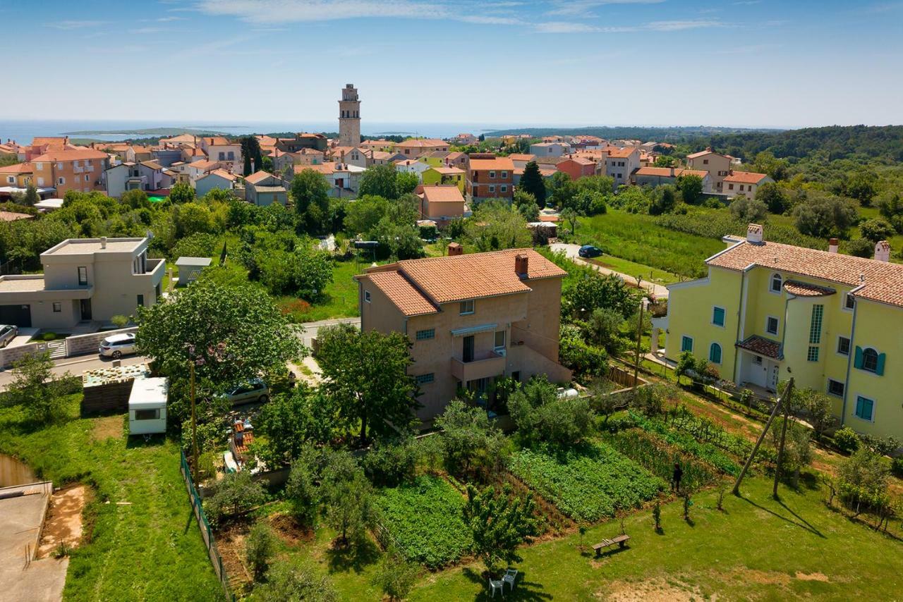 Vila Milla Premantura Exteriör bild