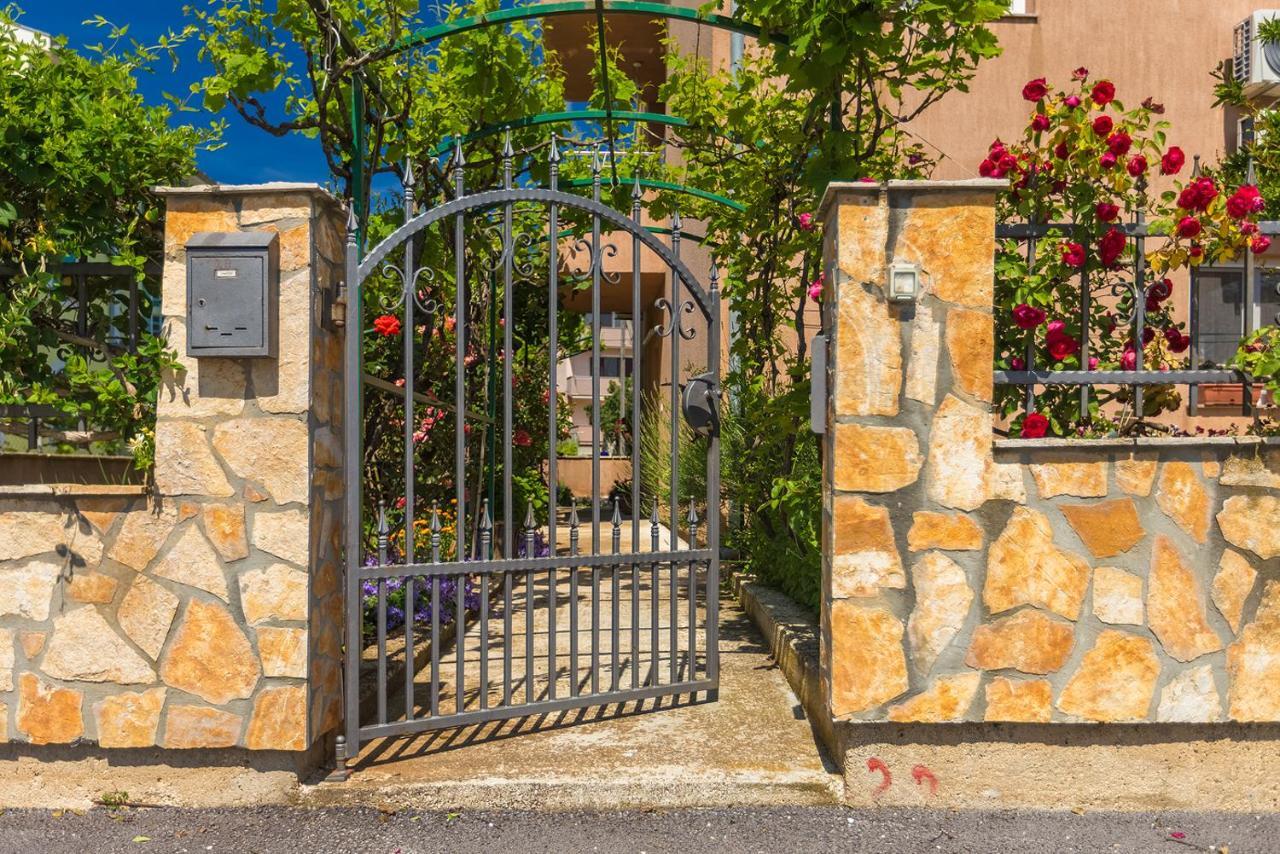 Vila Milla Premantura Exteriör bild