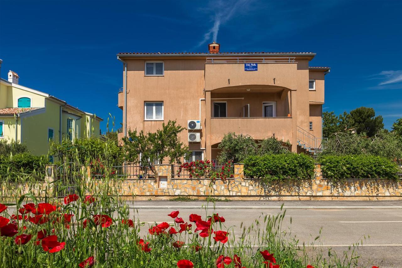 Vila Milla Premantura Exteriör bild